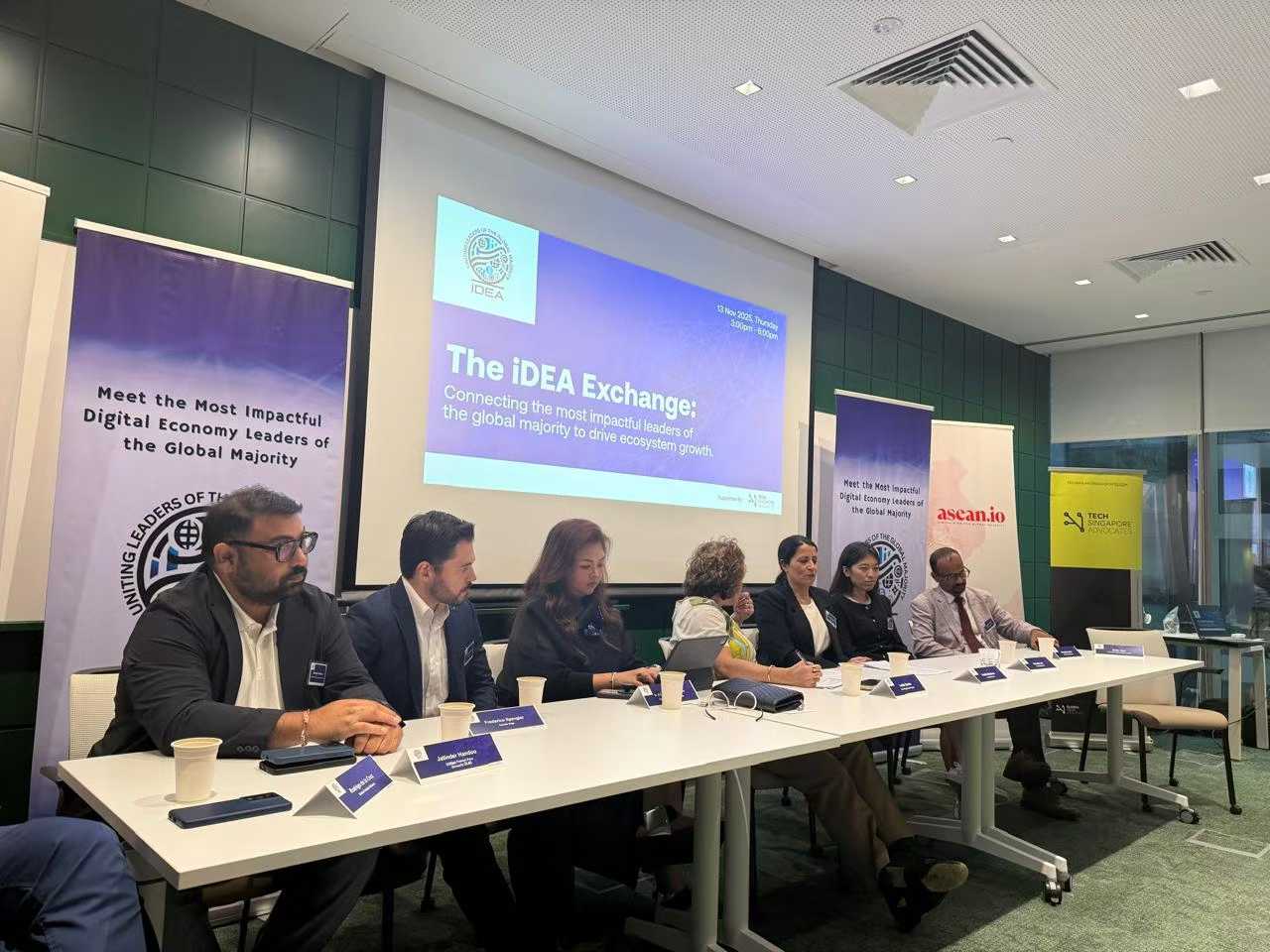 AADE President Poh Hwee Tan and regional leaders at the iDEA APAC exchange in Singapore